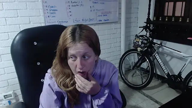 Snapshot of ViioletaMora chatting on February 21, 10:39 am ViioletaMora online show from February 21, 10:39 am