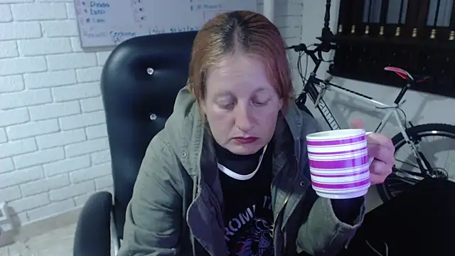 Snapshot of ViioletaMora chatting on February 22, 6:39 am ViioletaMora online show from February 22, 6:39 am