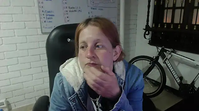 Snapshot of ViioletaMora chatting on February 23, 4:07 am ViioletaMora online show from February 23, 4:07 am