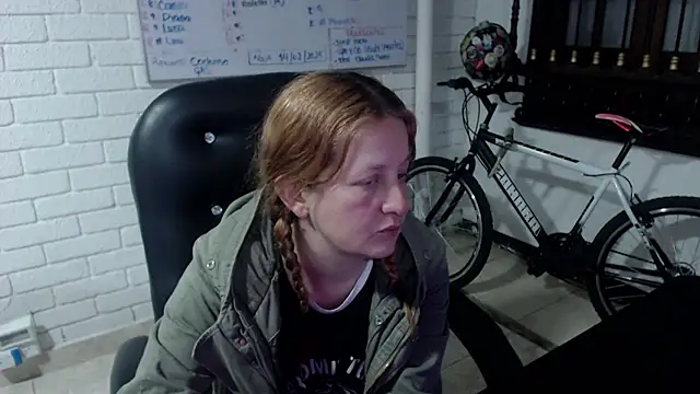 Snapshot of ViioletaMora chatting on February 27, 3:25 am ViioletaMora online show from February 27, 3:25 am