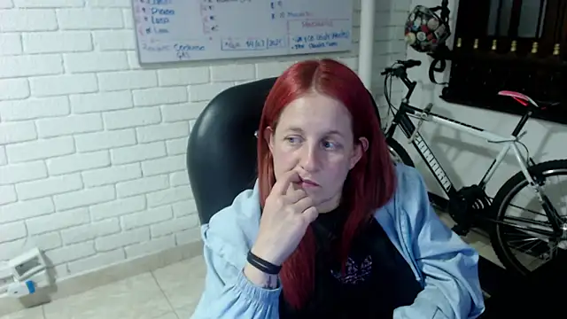 Snapshot of ViioletaMora chatting on March 4, 1:45 am ViioletaMora online show from March 4, 1:45 am