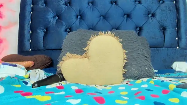 Snapshot of alice_love052 chatting on March 6, 5:35 am alice love052 online show from March 6, 5:35 am