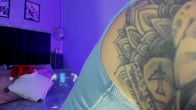 Hannah Borbon online show from December 21, 3:03 am