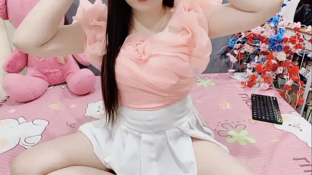 Snapshot of Funikio chatting on April 9, 2:33 am Funikio online show from April 9, 2:33 am