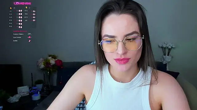 Snapshot of Camilla__one__ chatting on February 10, 5:03 am Camilla one online show from February 10, 5:03 am