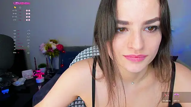 Snapshot of Camilla__one__ chatting on February 12, 7:44 am Camilla one online show from February 12, 7:44 am