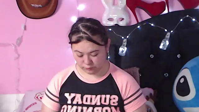 NikkiRous  online show from December 11, 1:49 pm