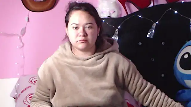 NikkiRous  online show from December 18, 1:02 pm