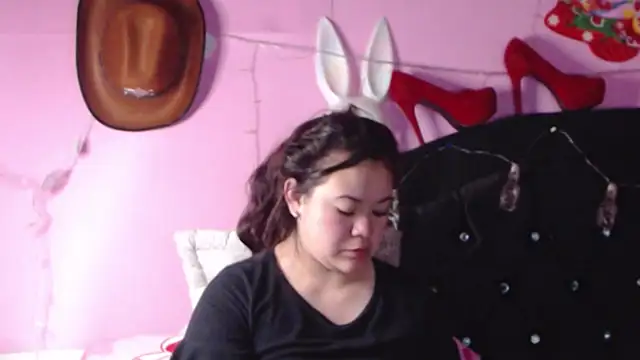 NikkiRous  online show from January 4, 1:31 pm