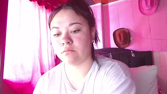 NikkiRous  online show from February 5, 4:44 pm