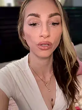 BrattyBae xo online show from July 10, 6:21 pm