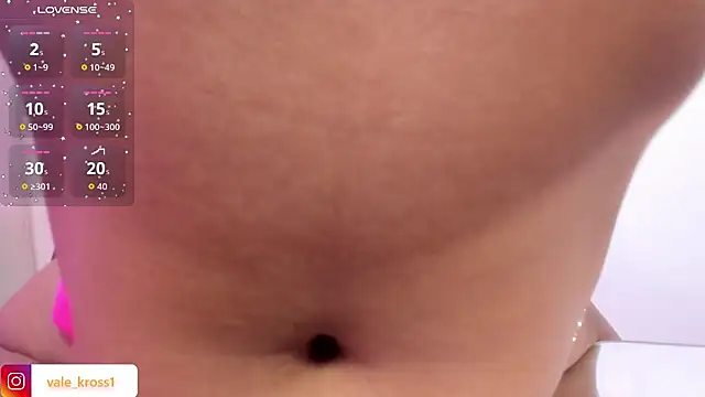 Snapshot of vale_kross chatting on October 20, 1:22 pm vale kross online show from October 20, 1:22 pm