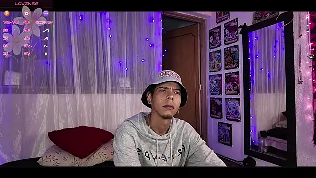 Snapshot of KokoAndRin chatting on April 5, 5:04 am KokoAndRin online show from April 5, 5:04 am