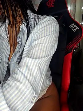 Snapshot of moreninhasilva chatting on December 20, 12:29 am moreninhasilva online show from December 20, 12:29 am