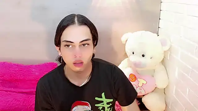 Daniela Pink  online show from November 14, 7:45 pm