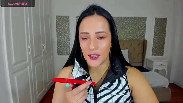 KimWessel  online show from February 14, 5:21 pm