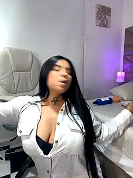 Snapshot of Bianca__69 chatting on September 13, 3:50 am Bianca 69 online show from September 13, 3:50 am