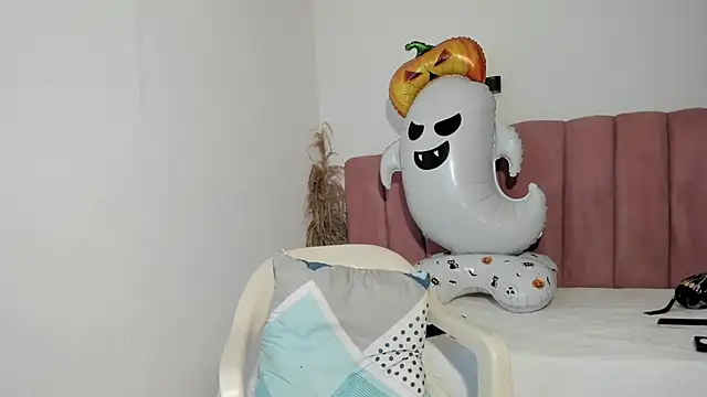 Tahira 21  online show from October 31, 7:37 pm