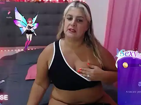 Snapshot of LenaDIaz chatting on July 26, 9:21 pm LenaDIaz online show from July 26, 9:21 pm