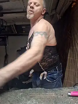 Snapshot of MagicAdmiralty5 chatting on December 14, 6:52 am MagicAdmiralty5 online show from December 14, 6:52 am