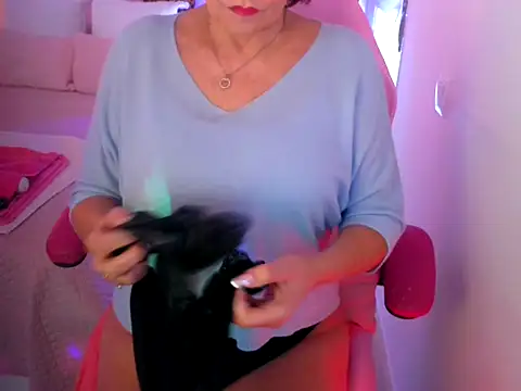 Snapshot of aubade246 chatting on November 4, 2:05 pm aubade246 online show from November 4, 2:05 pm