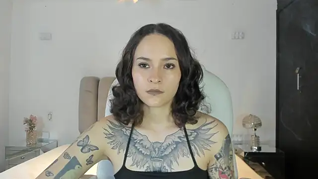 Snapshot of AnnyThompson_ chatting on February 16, 10:17 pm AnnyThompson online show from February 16, 10:17 pm