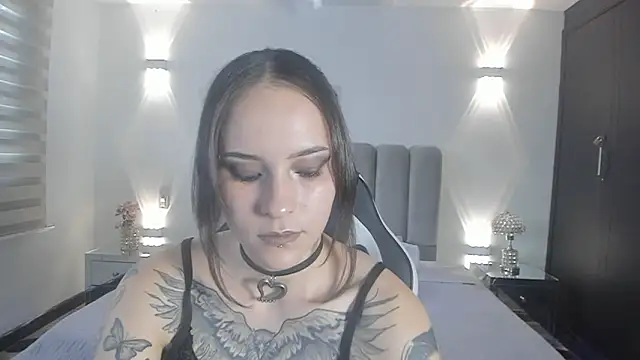 Snapshot of AnnyThompson_ chatting on March 5, 10:17 pm AnnyThompson online show from March 5, 10:17 pm