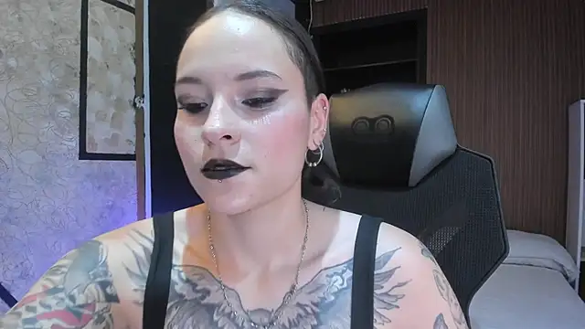 Snapshot of AnnyThompson_ chatting on April 6, 10:00 pm AnnyThompson online show from April 6, 10:00 pm