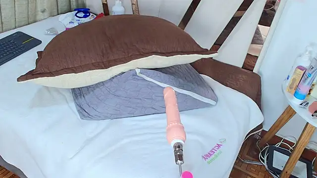 Snapshot of Zoe_Curvy chatting on September 25, 2:10 pm Zoe Curvy online show from September 25, 2:10 pm