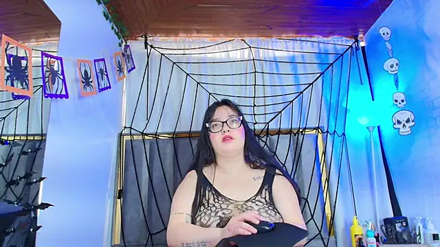 Snapshot of Zoe_Curvy chatting on October 25, 12:34 pm Zoe Curvy online show from October 25, 12:34 pm