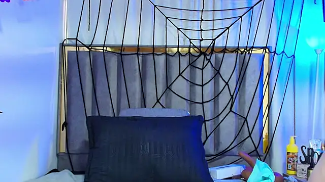 Snapshot of Zoe_Curvy chatting on October 28, 12:19 pm Zoe Curvy online show from October 28, 12:19 pm