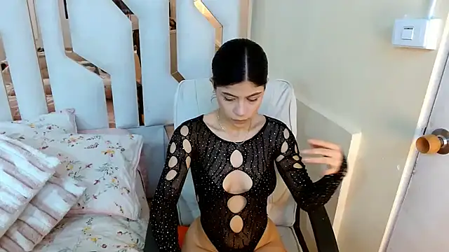 Snapshot of TifanyChill chatting on February 6, 6:44 pm TifanyChill online show from February 6, 6:44 pm