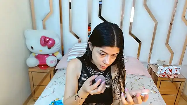 Snapshot of TifanyChill chatting on February 13, 7:54 pm TifanyChill online show from February 13, 7:54 pm