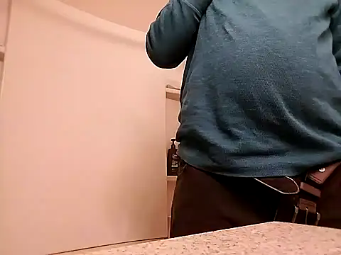 Snapshot of 420getsmehorny chatting on December 1, 10:53 pm 420getsmehorny online show from December 1, 10:53 pm