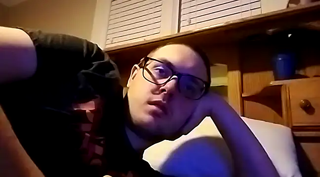 Snapshot of 420getsmehorny chatting on December 3, 1:30 am 420getsmehorny online show from December 3, 1:30 am