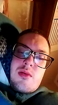 Snapshot of 420getsmehorny chatting on December 6, 2:35 am 420getsmehorny online show from December 6, 2:35 am