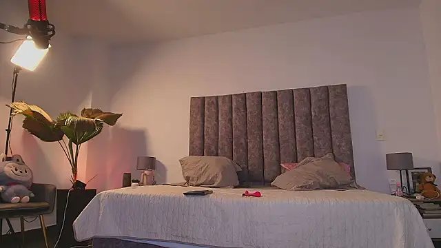 milaivanova online show from March 18, 11:57 am