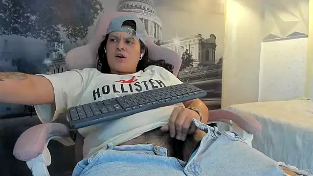 Snapshot of snowflake_xxx chatting on October 26, 11:31 pm snowflake xxx online show from October 26, 11:31 pm