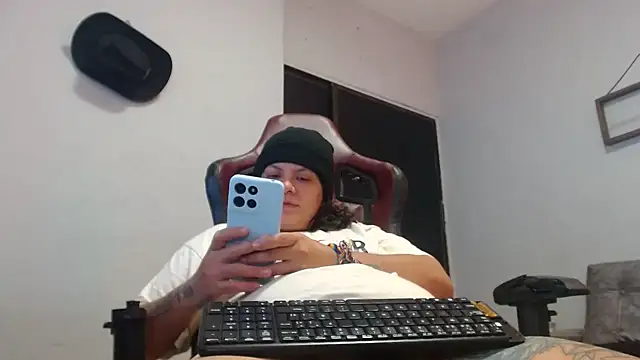 Snapshot of snowflake_xxx chatting on October 28, 2:09 pm snowflake xxx online show from October 28, 2:09 pm