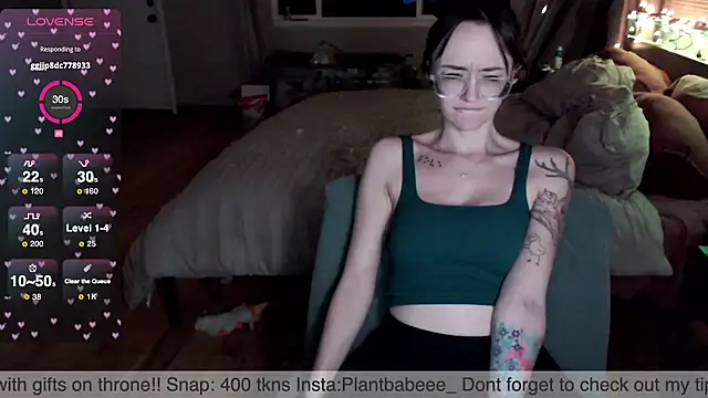Snapshot of Plantbabeee chatting on March 18, 3:09 am Plantbabeee online show from March 18, 3:09 am