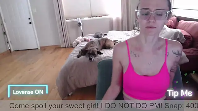 Plantbabeee online show from May 4, 7:10 pm
