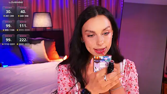 LunaNight online show from April 10, 8:24 pm