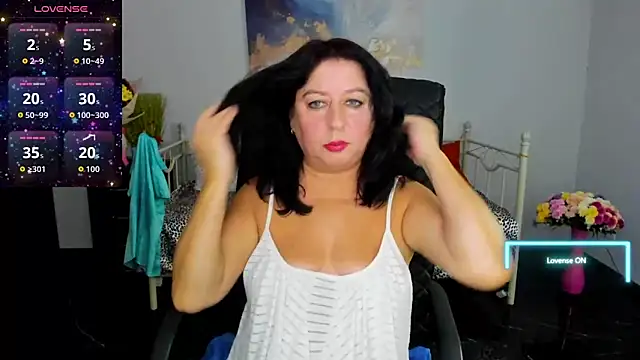 Julia Dean online show from December 4, 1:20 pm