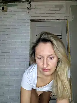 Miss    Mia  online show from January 4, 9:43 am