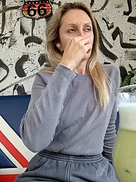 Miss    Mia  online show from October 1, 12:11 pm