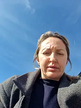 Miss    Mia  online show from November 15, 8:55 am