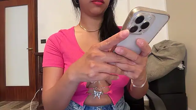 Snapshot of Dulce_latingirl chatting on May 17, 2:24 pm Dulce latingirl online show from May 17, 2:24 pm