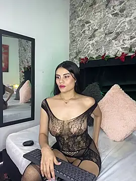 Maylin Garcia online show from February 7, 6:45 pm