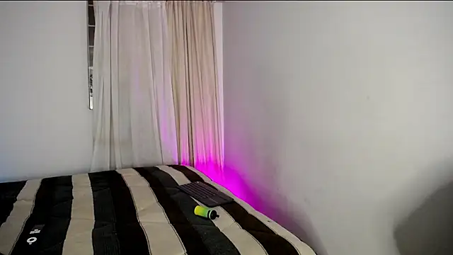 Pinkandyellowpokemon online show from February 24, 11:19 pm