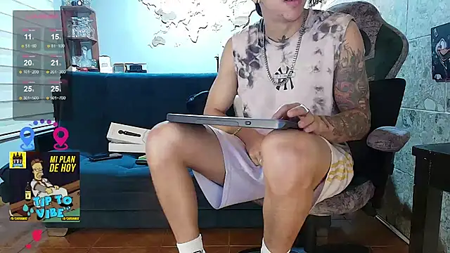 Snapshot of rogert_xx chatting on February 25, 1:04 am rogert xx online show from February 25, 1:04 am